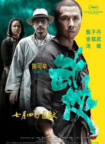 他的手指伸进去弄我高潮